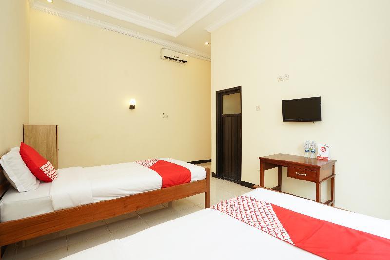 Oyo 587 Penginapan Sinar Harapan Probolinggo Exterior foto
