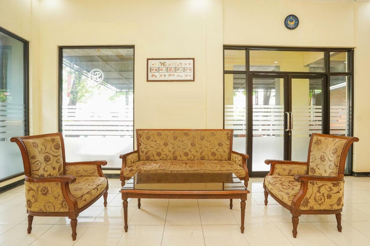 Oyo 587 Penginapan Sinar Harapan Probolinggo Exterior foto