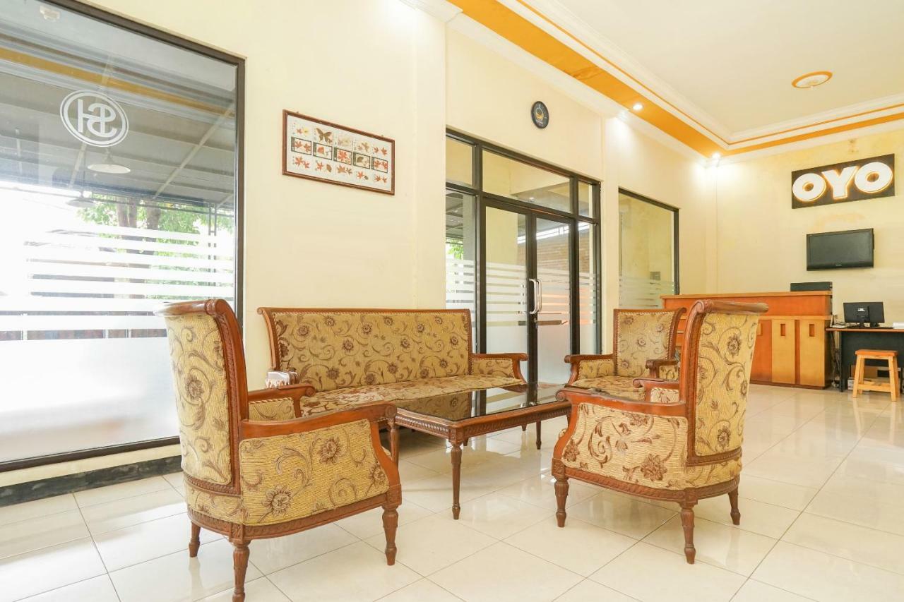 Oyo 587 Penginapan Sinar Harapan Probolinggo Exterior foto