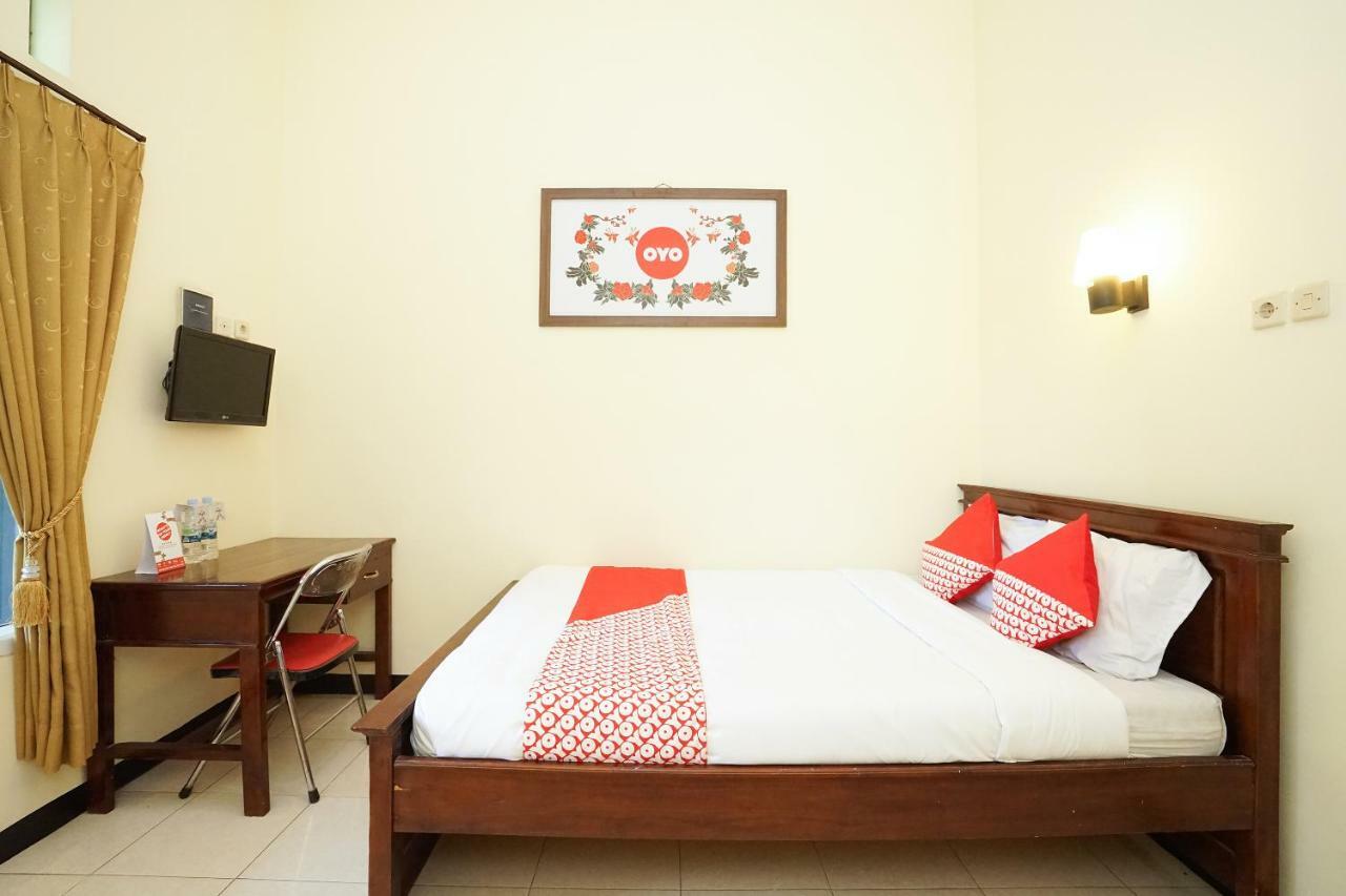 Oyo 587 Penginapan Sinar Harapan Probolinggo Exterior foto