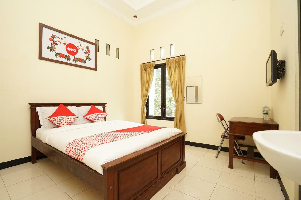 Oyo 587 Penginapan Sinar Harapan Probolinggo Exterior foto