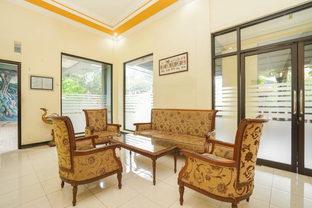 Oyo 587 Penginapan Sinar Harapan Probolinggo Exterior foto