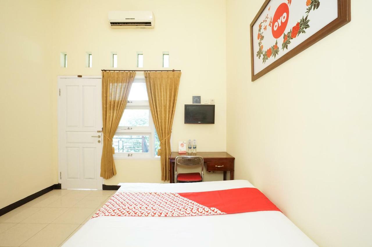 Oyo 587 Penginapan Sinar Harapan Probolinggo Exterior foto