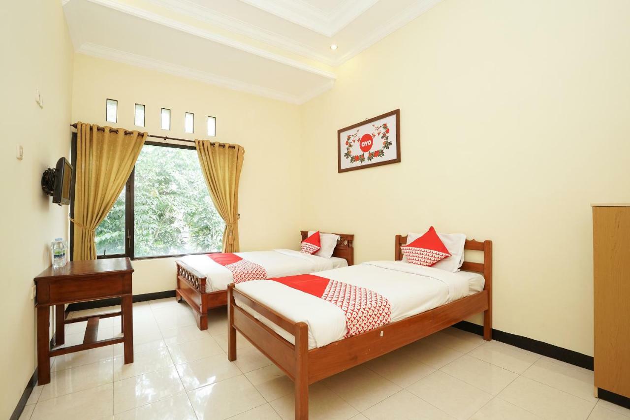 Oyo 587 Penginapan Sinar Harapan Probolinggo Exterior foto