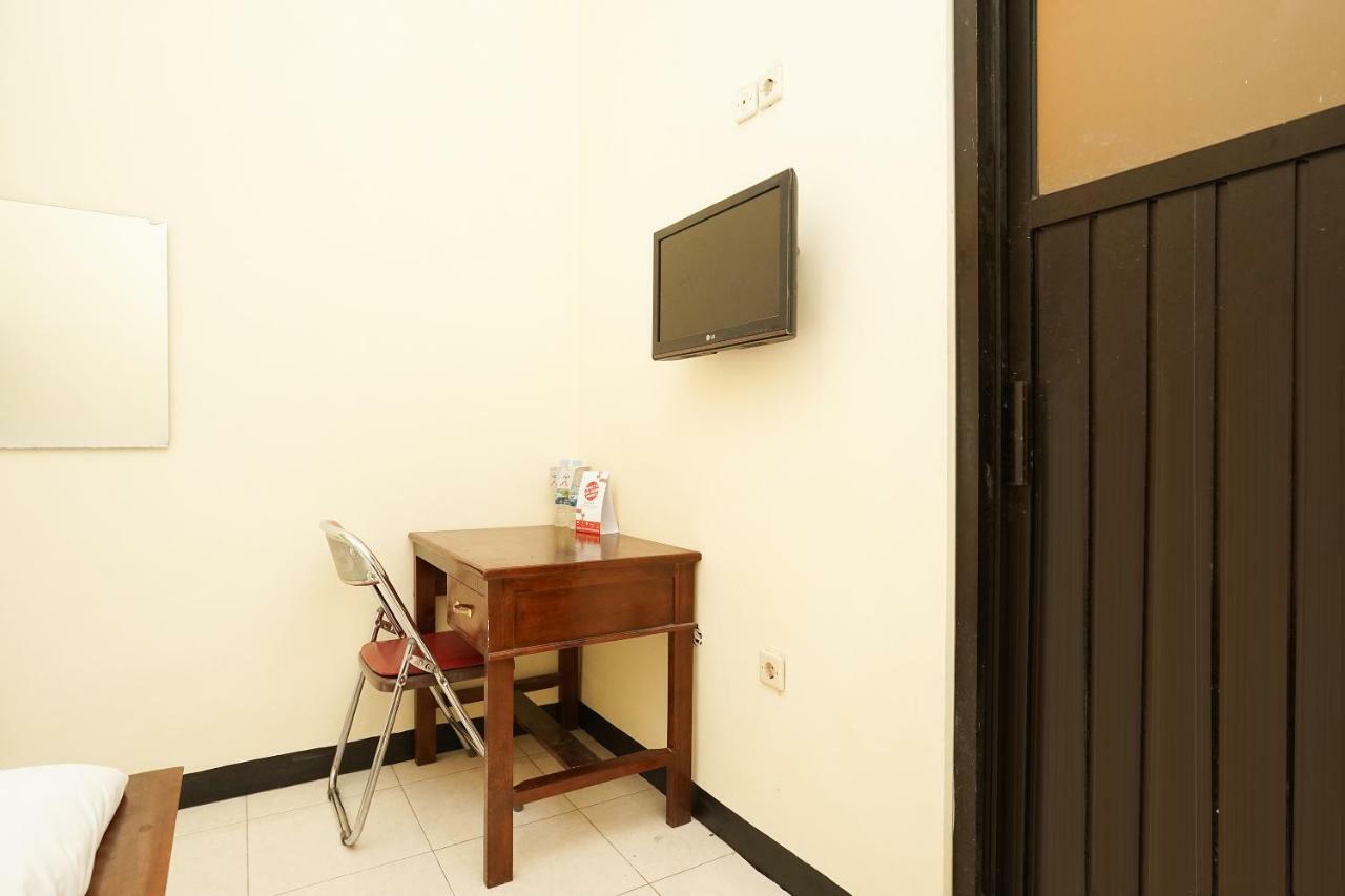 Oyo 587 Penginapan Sinar Harapan Probolinggo Exterior foto