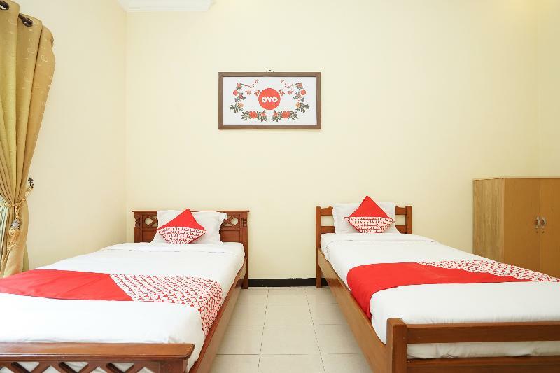 Oyo 587 Penginapan Sinar Harapan Probolinggo Exterior foto